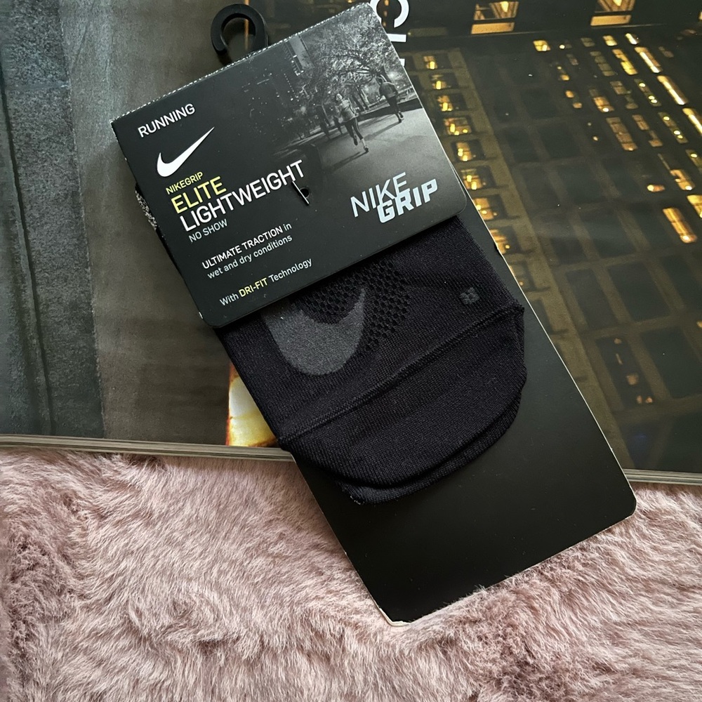NWT 1 pair nike running Elite lightweight socks unisex